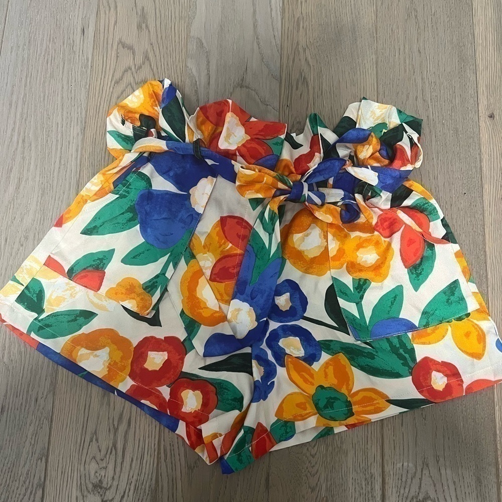 Nwt Multi-Colored Floral Shorts, Size Medium, Tie Front, Zipper & Button Closure